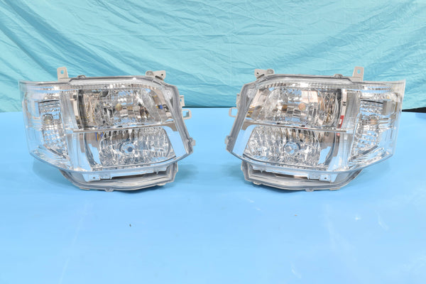 Hiace head lights HID #4017/#702【L/RHD;MT/AT】【2010-13】